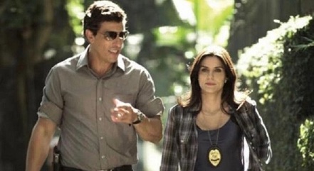 Milhem Cortaz e Rafaela Mandelli em cena de “Fora do Controle”